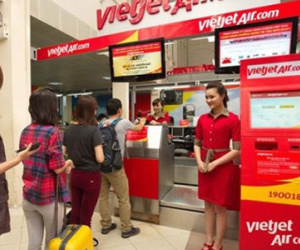 Khóa 2 lần khóa, hành khách của VietJet Air vẫn mất đá thạch anh?
