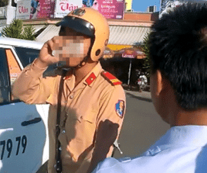 Ngưng việc vì quay clip CSGT: Sở GTVT khẳng định chưa lên tiếng!