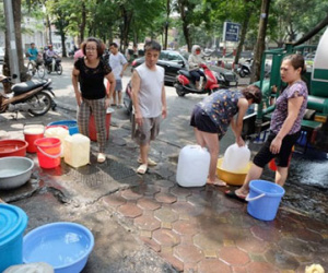 Vệ sinh vào túi bóng, hôm sau vứt vì thiếu nước sạch