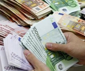 Euro yếu kéo giá vàng lao dốc