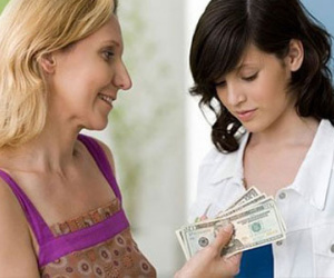 Con dâu khốn đốn vì bị mẹ chồng quản lý ngân sách