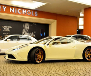 Ferrari 458 Speciale với bộ vành mạ vàng ở Dubai