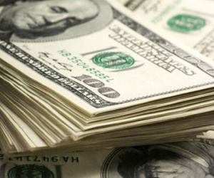 Hai nữ tiếp viên “hết hồn” khi ông khách típ 100.000 USD
