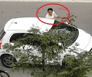 Chặn xe xin tiền xế hộp trên phố