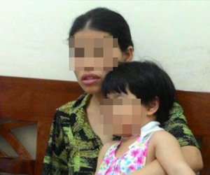 Đuổi vợ về để "bắt ma" trước khi cầm dao tấn công con 4 tuổi