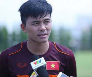 HLV Miura yêu cầu Mạnh Hùng và Công Phượng tập đá phạt riêng