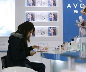 Chuyện buồn của đế chế mỹ phẩm Avon