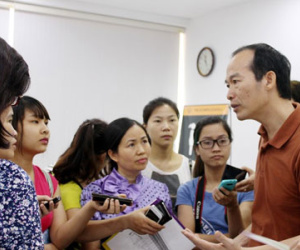 Con xem phim sex, bố mẹ nên làm gì?