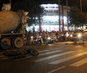 Lạc tay lái lao vào xe tải, thanh niên tử vong tại chỗ