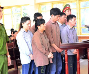 Ông trùm đường dây mua bán 228 bánh heroin hầu tòa