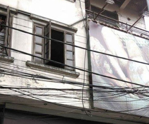 Cháy lớn cửa hàng bánh ngọt ở Phùng Hưng
