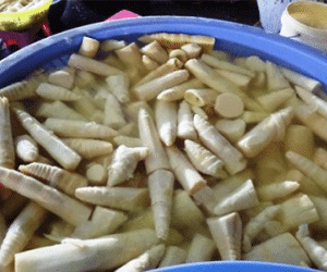 Ngâm tẩy măng chua bằng nhiều loại hóa chất