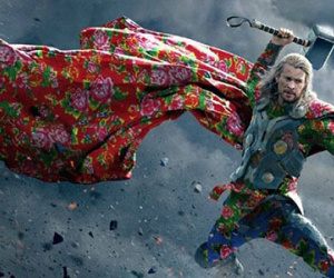Biệt đội Avengers được chế mặc "chăn con công"