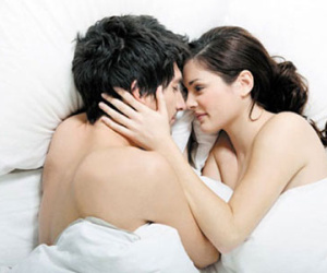 Đóng kịch trên... giường