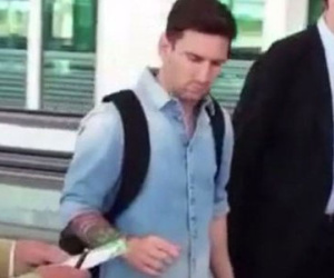 Messi bị “ném đá” vì thái độ bất lịch sự với fan lớn tuổi