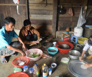 Nhà nghèo ăn mì gói, trúng thưởng 3 cây vàng