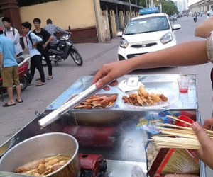 Thức ăn nghi có chất gây nghiện "bủa vây" trường học