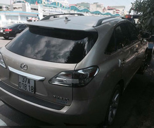 Hà Nội: Bắt xe Lexus biển giả của nhà báo rởm
