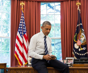 Ông Obama lần đầu tiên "tweet", triệu người 'theo'