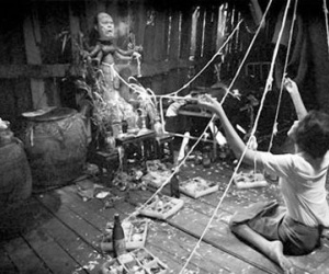 Sự thật về những trò bỏ bùa, chuốc ngải lan truyền trên mạng