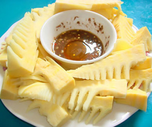 Vì sao măng độc nhưng vẫn có thể ăn?