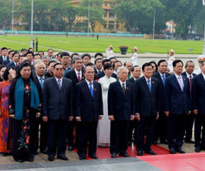 Đại biểu Quốc hội vào lăng viếng Chủ tịch Hồ Chí Minh