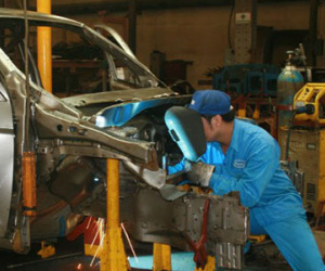 Doanh nghiệp ôtô “tố” nhau về phương án tính thuế xe nhập khẩu