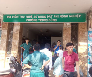 Giang hồ ngang nhiên xông vào UBND phường truy sát người