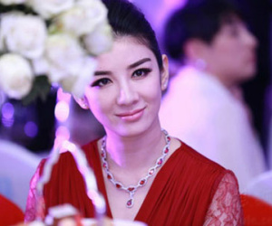 Huỳnh Dịch đòi chồng cũ bồi thường vì bôi nhọ danh dự