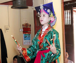 Ngỡ ngàng trước nhan sắc đã PTTM của "cô đồng" Hải Dương