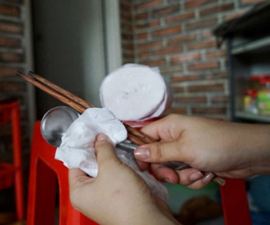 Nguy cơ ung thư từ khăn giấy lau miệng và chén đũa