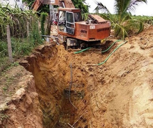 Sạt lở đất khi lắp ống dẫn nước, 2 người chết