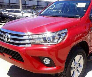 Toyota Hilux 2016 lộ diện hoàn toàn trước ngày ra mắt