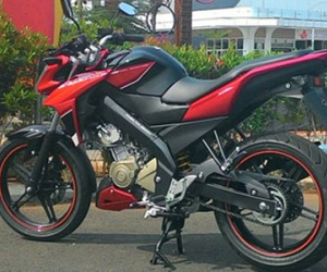 Xe côn tay Yamaha FZ150i mới trình làng