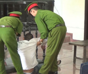 Kẻ gài mìn gây nổ trên xe khách ngã gục trong phiên tòa