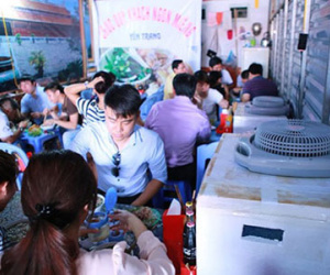 Quán bình dân Hà thành giữ khách bằng điều hoà tự chế