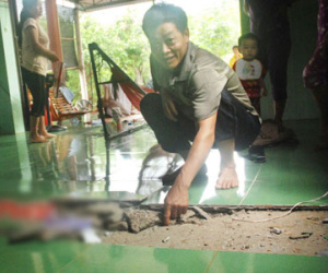 Hốt hoảng tháo chạy vì nền nhà tự động đội lên