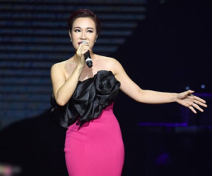 Uyên Linh không lép vế khi đứng cùng Khánh Ly và các diva