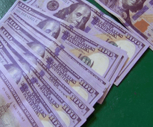 Đại gia rởm "mua vui" bằng USD giả