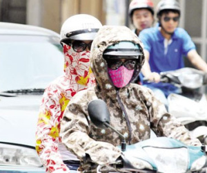 Ngày nắng trên 38 độ, đêm tố lốc nhiều nơi trên cả nước
