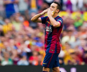 Xavi bật khóc khi được thay ra trong trận đấu cuối cùng với Barca ở Liga