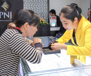 Vàng giảm, đôla có dấu hiệu đi lên