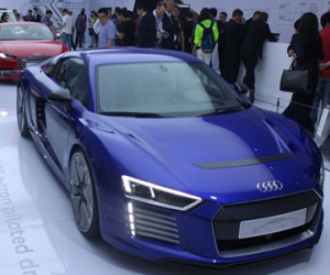 Audi giới thiệu R8 e-tron có khả năng tự lái