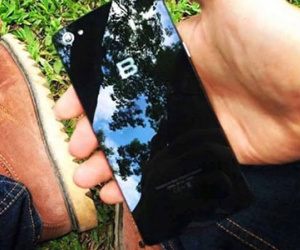 Bphone bị lộ ảnh và cấu hình trước giờ G?