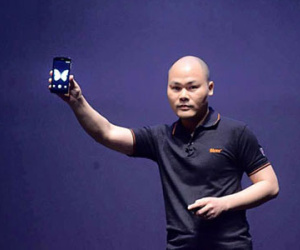 Dân tình "đấu khẩu" ngay sau khi Bphone ra mắt