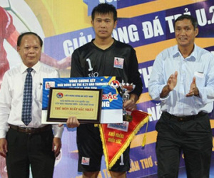 Thủ môn xuất sắc VCK U21 QG sốc vì bị loại khỏi U23