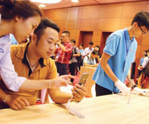 Bphone ra mắt đình đám: Đường dài trước mắt
