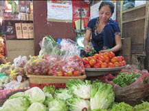 Giá tiêu dùng TP HCM đồng loạt tăng theo xăng