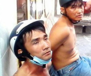 Người dân quật ngã 2 tên cướp ở Sài Gòn