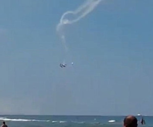 Clip: Hai máy bay đâm nhau khi biểu diễn trên bãi biển